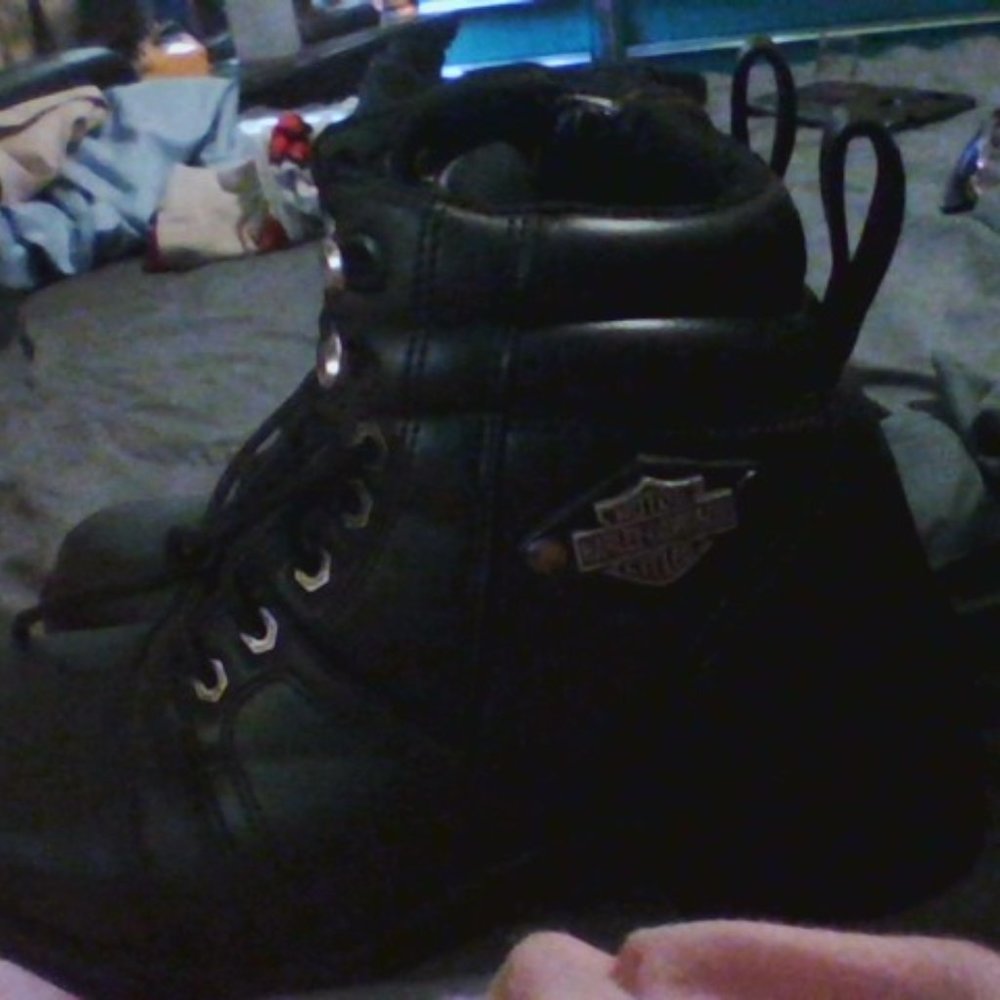 women size 6 1 /2  harley boots